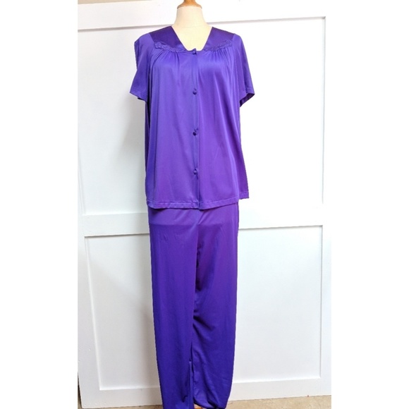 Vanity Fair Other - Vanity Fair pajamas Purple size medium